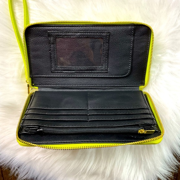 Betsey Johnson Bow Wallet Wristlet - Picture 4 of 4